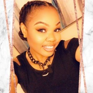 Meet your Posher, Adriene